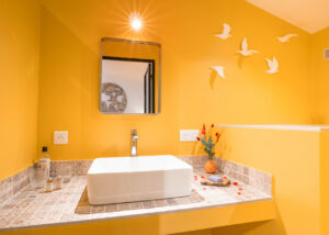 9 modern and refined bathrooms