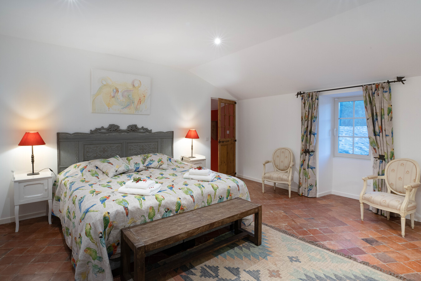 9 chambres confortables en Provence Thoughtful décor and authentic atmosphere