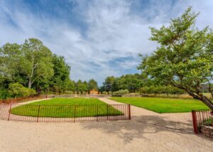Profitez du soleil dans un grand jardin privé